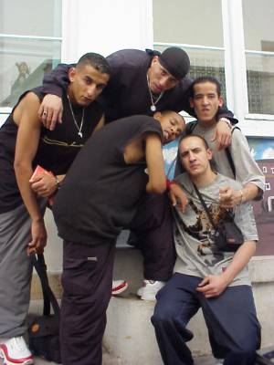 h-kayneLors de sa victoire aux Championnats de DJ (DMC Maroc 2000), DJ Khalid double champion de France (DMC et Vestax) et 8ème aux World DMC, avait déjà dans l'esprit l'idée de mettre son t